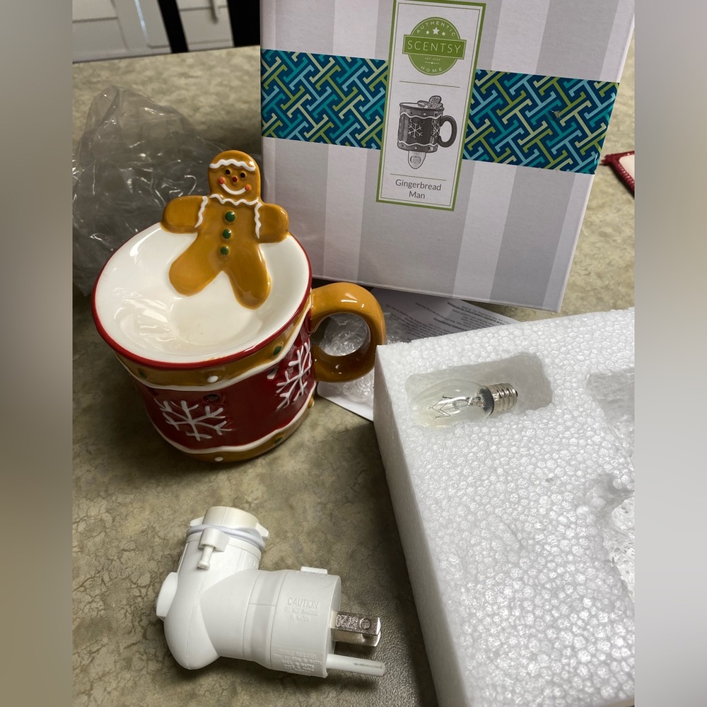 Scentsy Gingerbread Man warmer